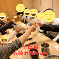 ピンクと黄色、スマイリー、絵文字・パーティー、招待状