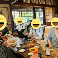 緑 可愛い 絵文字パーティー 招待状
