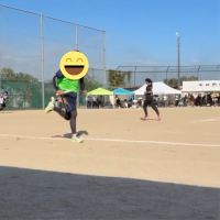 ピンクと黄色、スマイリー、絵文字・パーティー、招待状